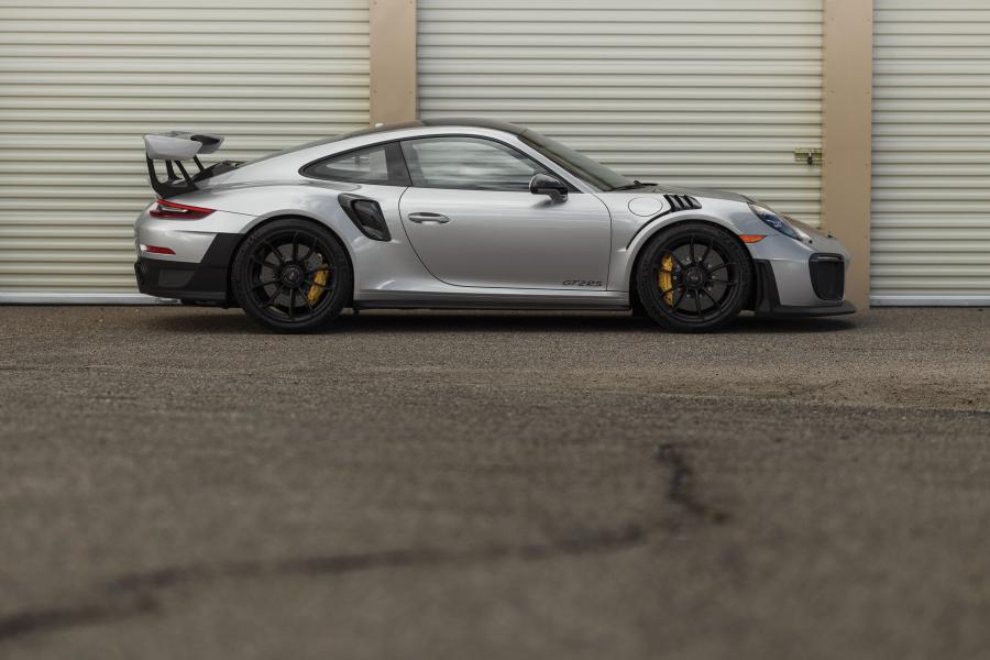  Porsche 911 GT2 RS (991) 2017 года  (NA) (фото 11 из 42)